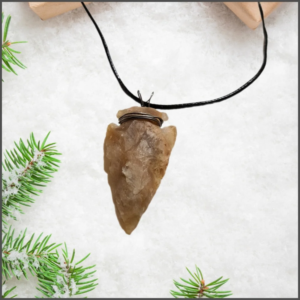 👣4/$20. Natural Stone Hand Knapped Arrowhead with Black Cord Necklace. NWOT
